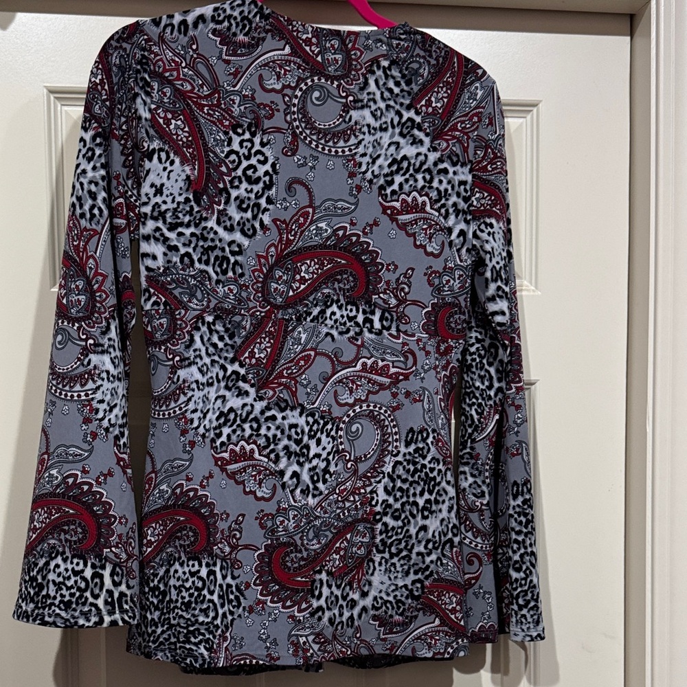 Bisou Bisou Gray and Red Paisley Blouse - Picture 7 of 8